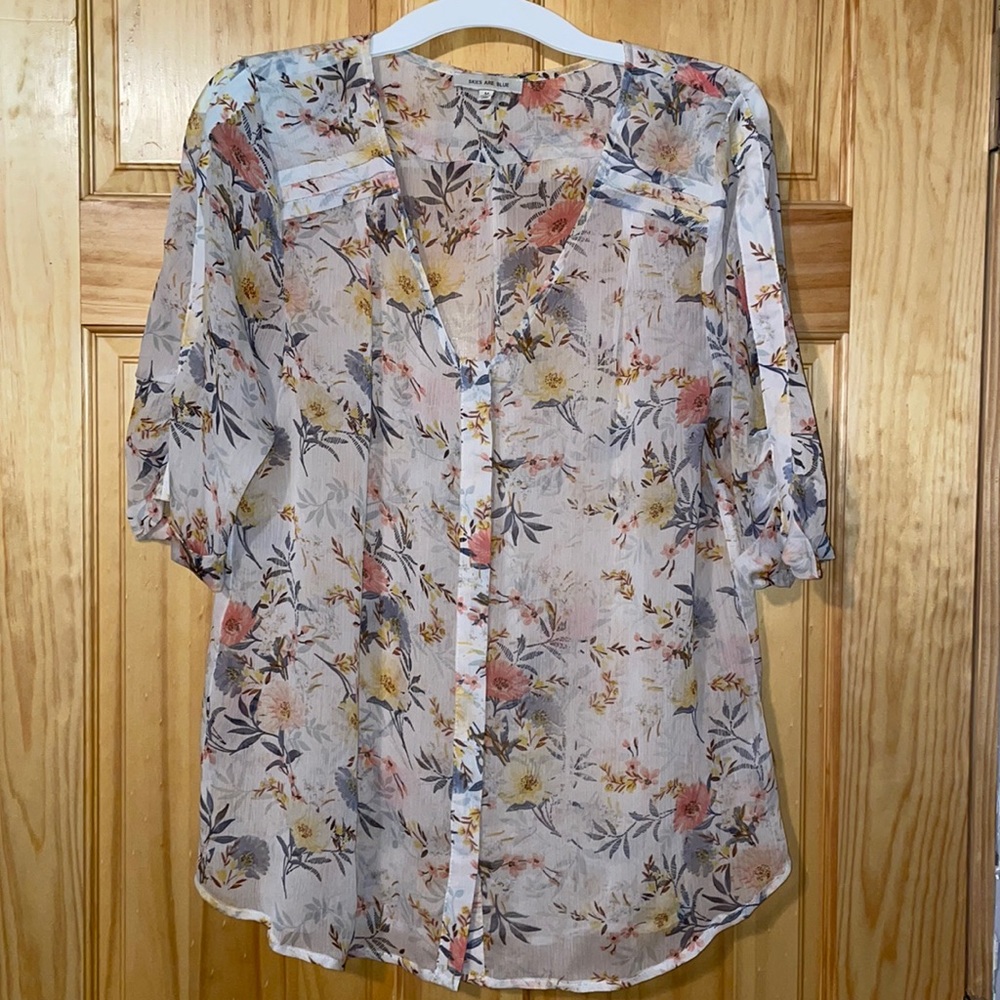Stitch Fix Skies Are Blue Mayven V-neck Blouse. Medium.